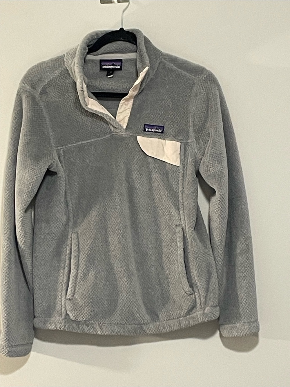 Patagonia Gray Fleece Pullover with Cream Trim. Item # 11459